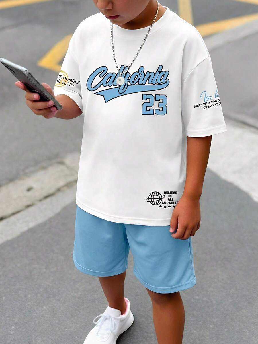 两件套青少年男童休闲简约学院风短袖T恤短裤套装,适合夏季日常穿着、街头风、外出、居家、度假、春夏时尚、夏季穿搭、轻松舒适、适合儿童叠穿、时尚童装、休闲装、儿童印花T恤、返校季、春夏服装、返校节 - 彩色 - 查看 1