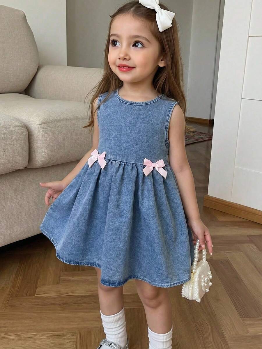 小女孩粉色宽丝带蝴蝶结牛仔无袖连衣裙 - 淺色水洗藍 - 查看 1