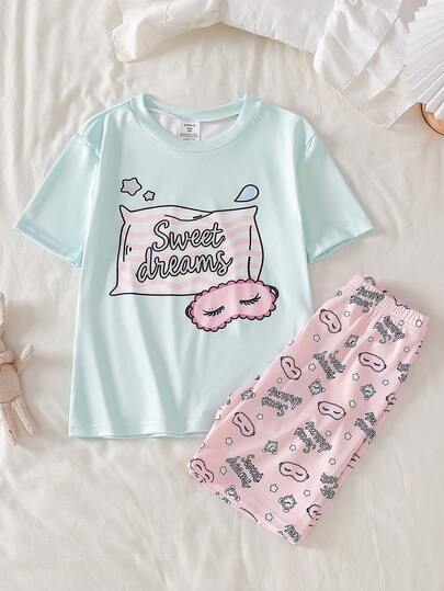 Bộ đồ ngủ 2 mảnh cho bé gái, gồm áo tay ngắn in chữ và quần legging, thoải mái và vừa vặn.
