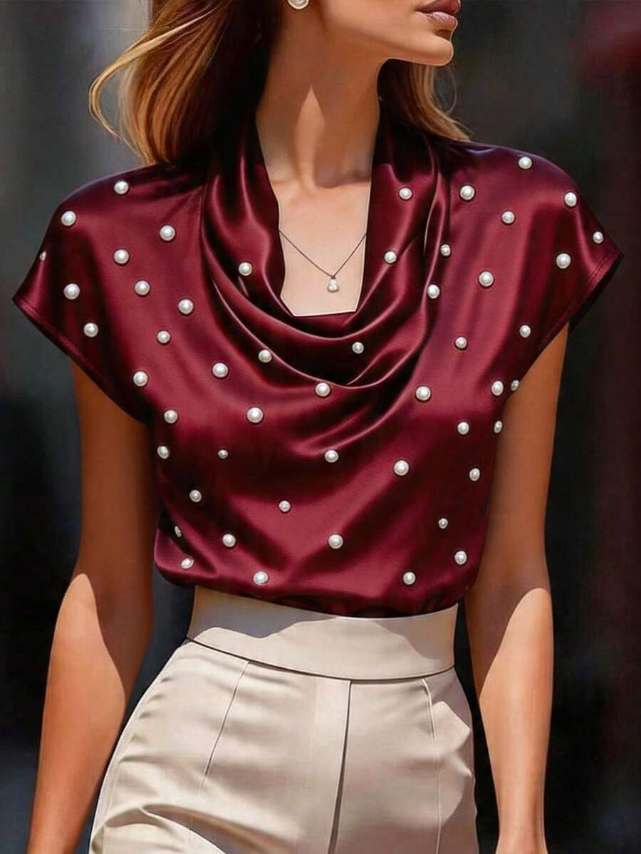 EMERY ROSE 女士夏季百搭酒红色缎面休闲T恤，垂褶领口，正面全幅串珠设计，优雅飘逸，适合约会和聚会，宽松版型，兼顾舒适性和通勤风格。 - 酒紅色 - 查看 1