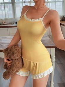 Napfluff Conjunto de pijama de camiseta de tirantes y pantalones cortos con volantes de color contrastante para mujer - Amarillo - Ver 4