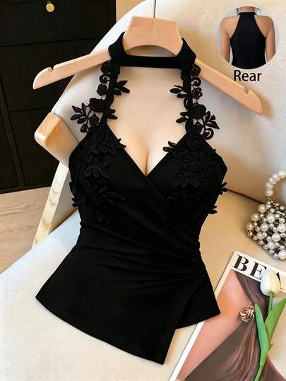 Franclia Elegante top sin tirantes de mujer para primavera/verano, de tela elástica negra con encaje hidrosoluble, con diseño sin tirantes y corte fruncido en la cintura. Hecho de tela elástica negra transpirable con decoración de encaje, con un estilo sexy y delicado adecuado para citas y eventos sociales ligeros. Características del producto: Top de mujer de encaje negro, top fruncido sin tirantes, prenda sexy y delicada, camisa versátil para citas, atuendo ligero para eventos sociales.