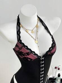 Elamini 女士两件套：蕾丝拼接V领吊带背心，金属装饰钩扣，收腰设计，派对吊带背心和低腰迷你裙 - 黑色 - 查看 5