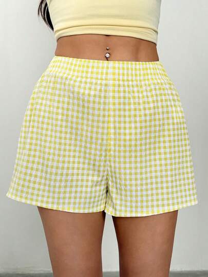 SHEIN PETITE Quần short kẻ caro dáng casual, tối giản và thời trang, phù hợp mặc hàng ngày.