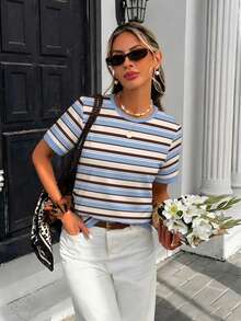 SHEIN Frenchy Áo thun nữ dáng rộng, cổ tròn, tối giản, họa tiết sọc tương phản màu sắc retro, phù hợp cho các buổi đi chơi, phong cách đường phố, trang phục sân bay, thanh lịch, đi làm, phong cách bohemian, dự tiệc cưới, mặc ở nhà. - Nhiều màu - Xem 6