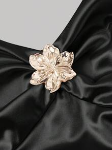 SHEIN MOD 女士缎面高弹力吊带背心和迷你裙套装 – 白色套装，秋季穿着，适合派对、婚礼、外出等场合，优雅时尚，田园风，梦幻浪漫，适合约会、聚会、春夏穿着，也适合春假、度假、野餐、节日、生日等场合。 - 黑色 - 查看 3