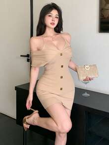 Joudiya 春夏杏色二合一吊带露肩金属扣装饰修身连衣裙，优雅百搭，适合情人节、婚礼、派对、通勤等场合。 - 卡其色 - 查看 9
