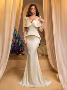 Glamrae Đầm dạ hội sang trọng và tinh tế với chất liệu ren, satin phối ren, cổ áo bất đối xứng và phần thân áo đính kèm, tay dài, dáng đuôi cá, chất liệu voan mỏng. - Màu be - Xem 7