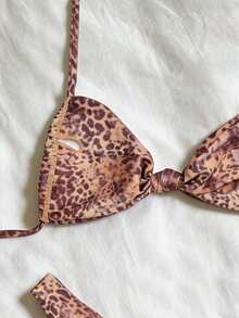 SHEIN Swim 3件套女士随机印花挂脖扭结迷你裙比基尼套装，春夏豹纹泳装，豹纹图案比基尼泳衣带裙沙滩装 - 彩色 - 查看 5