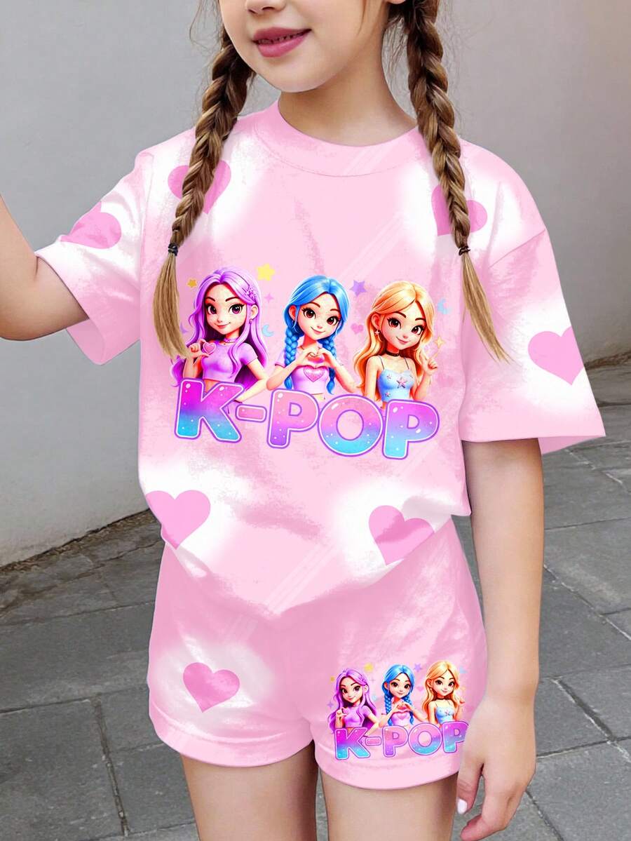 SHEIN Bộ đồ 2 mảnh tay ngắn và quần short màu hồng ombre hình trái tim, phong cách hoạt hình Hàn Quốc, K-Pop, hình ảnh nhóm nhạc nữ dễ thương, thoáng mát, tối giản, phù hợp cho mùa hè, trang phục hè dễ thương cho trẻ em, đồ dã ngoại mùa hè, phong cách Hàn Quốc, thoải mái và thời trang cho trẻ em, trang phục thường ngày mùa xuân hè, áo thun in hình cho bé, phong cách mùa hè mới, thời trang xuân hè. - Nhiều màu - Xem 1