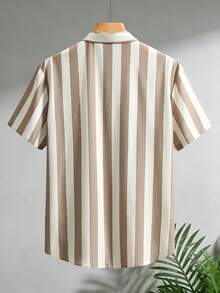 Manfinity Homme Cămașă bărbătească cu dungi, cu un singur rând de nasturi, casual, cu mânecă scurtă (croială neregulată) - Multicolor - Vizualizare 2