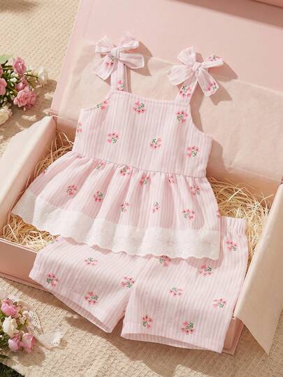 SHEIN Bộ đồ 2 món cho bé gái sơ sinh/trẻ nhỏ 0-3 tuổi, kiểu dáng thường ngày dễ thương, kẻ sọc trang trí nơ và áo hai dây + quần short, thích hợp cho kỳ nghỉ hè/mùa xuân.