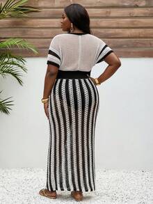 SHEIN CURVE+ Vestido de punto de manga corta con estampado de rayas, calado y transparente, para vacaciones en la playa, talla grande - Blanco y Negro - Ver 5