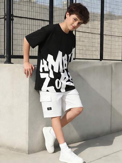 Coolqubz Set de 2 piezas de estilo de calle de verano para adolescentes, con camiseta de manga corta de cuello redondo con estampado de letras en contraste negro y blanco + pantalones cortos cargo, conjunto de ropa deportiva casual de corte holgado