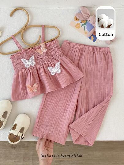 Cozy Pixies Bộ đồ bé gái mùa hè dễ thương màu hồng nhạt bằng vải chiffon họa tiết bướm gồm áo hai dây và quần cạp chun.