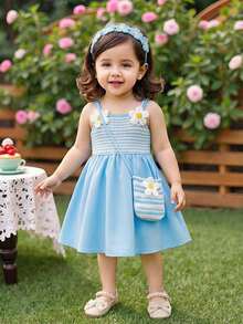 SHEIN Playful Pals 女婴夏季橙白碎花装饰无袖连衣裙，配同款迷你斜挎包，宽松裙摆，适合休闲外出、度假旅行、家庭聚会、夏季野餐等场合。 - 藍色 - 查看 7