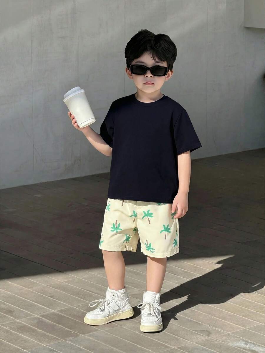 SHEIN Little Byeori 两件套儿童男童休闲日常度假百搭舒适纯色宽松圆领短袖针织T恤和宽松梭织短裤套装,适合学校、花园、海滩、生日、春季、夏季、秋季、冬季穿着。 - 彩色 - 查看 1