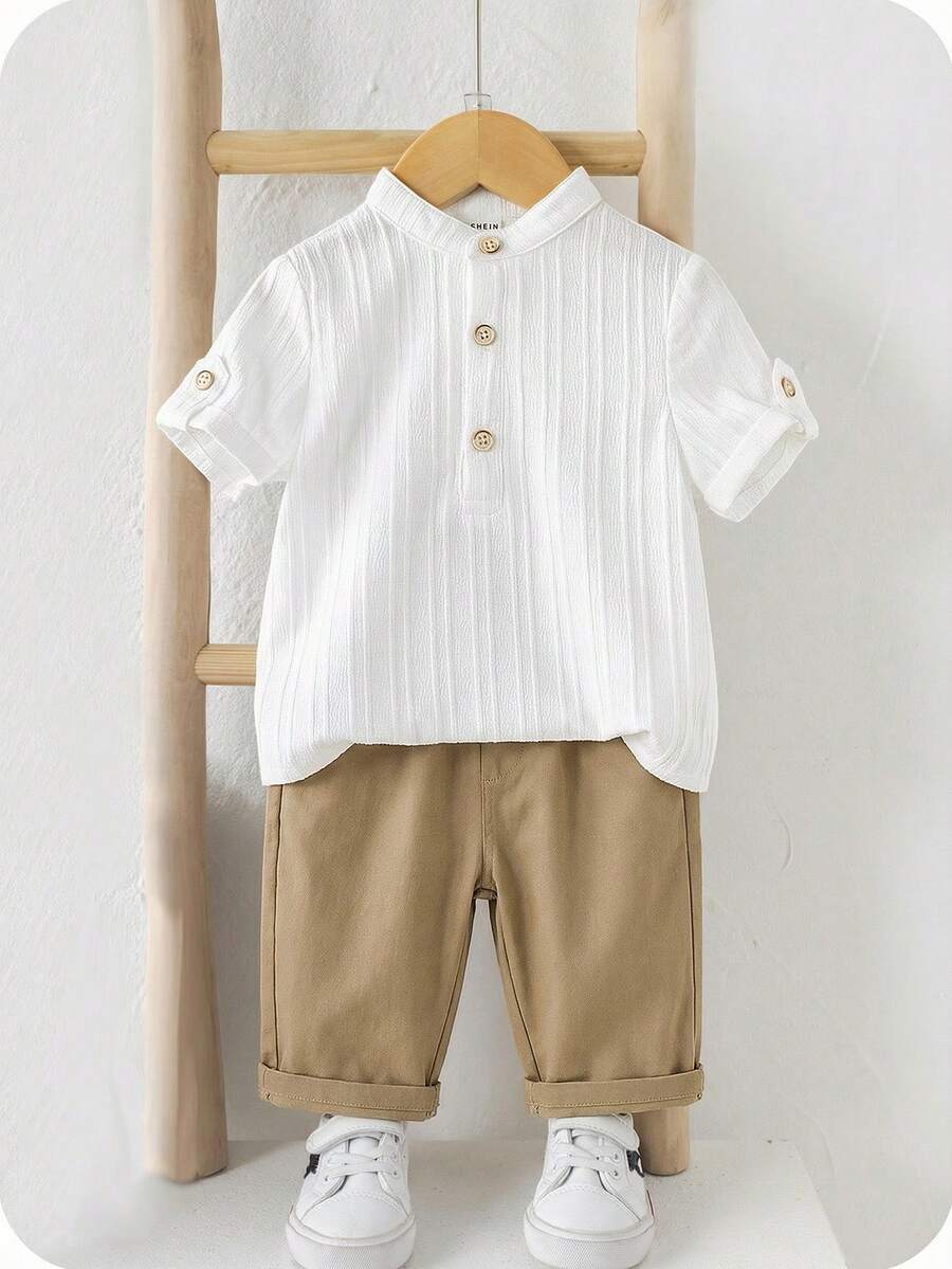 SHEIN 2件套男婴休闲学院风灰色立领衬衫和条纹松紧腰裤套装,适合生日派对、晚宴、演出、婚礼、迎婴派对、一周岁生日庆祝等场合。 - 彩色 - 查看 1