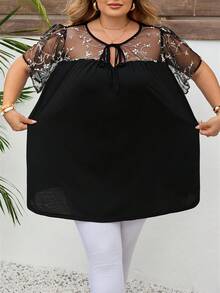 SHEIN CURVE+ 大尺碼女款夏季優雅黑白花卉印花V領荷葉邊短袖寬鬆媽媽上衣襯衫，婚禮賓客CURVE PLUS服飾 8xl - 黑色 - 查看 6
