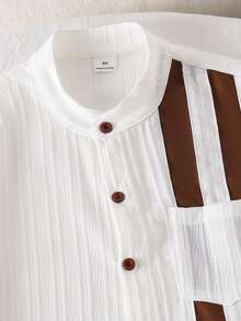 SHEIN Mirajuku Set de 3 piezas para niños preadolescentes: Camisa blanca con estampado floral en contraste, pantalones blancos holgados con estampado en contraste y decoración con cinta - Marrón - Ver 4