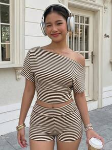SHEIN Bộ đồ mùa hè mới cho thiếu nữ, gồm áo thun ngắn tay và quần short dệt kim kẻ sọc, kiểu dáng bất đối xứng vai, phối cùng quần short. - màu nâu - Xem 5