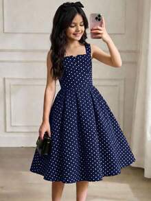 SHEIN Đầm chấm bi cổ điển cho bé gái, chất liệu vải mềm mại (cổ vuông tay phồng eo + dây đeo eo + nền xanh dương họa tiết chấm bi trắng), phù hợp cho nhiều mùa, họa tiết chấm bi cổ điển kết hợp với kiểu dáng retro cho mặc hàng ngày/hẹn hò, chân váy rộng dễ phối đồ, tạo nên vẻ ngoài dịu dàng, nữ tính cổ điển. - Màu xanh hải quân - Xem 8