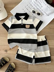 SHEIN 儿童男童条纹卡通熊图案polo衫和条纹短裤套装（2件），休闲舒适，百搭，适合日常穿着、外出、户外活动、度假、海滩度假、夏季、春季和夏季。 - 黑與白 - 查看 6