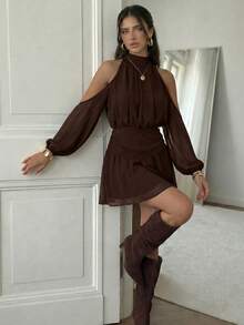 Vestido mini elegante de mujer de gasa con hombros abiertos y cuello halter, adecuado para citas, salidas nocturnas y vacaciones de verano - Marrón - Ver 6