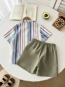 SHEIN 2 Stücke Jungen Lässig Urlaubs Komfortable vielseitige gestreifte Hemd mit Stehkragen und Shorts Set, geeignet für Hochzeiten, Strand, Schulanfang, Frühling/Sommer - Verschiedenfarbig - Übersicht 3