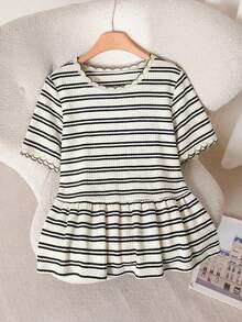 SHEIN Cosyjoi Áo nữ cỡ lớn kẻ sọc tay ngắn dáng rộng, trang phục thường ngày, áo mặc đi chơi. - Đen và trắng - Xem 4