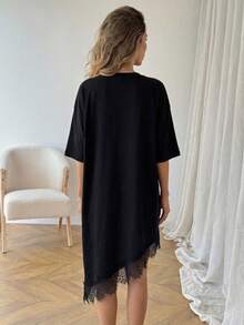 SHEIN LUNE Đầm nữ màu trơn, phối ren, dáng suông, thời trang mùa hè, đi làm, đi chơi, tay ngắn, vạt bất đối xứng, dài đến đầu gối, đầm đen bất đối xứng, đầm hè cho nữ. - màu đen - Xem 2