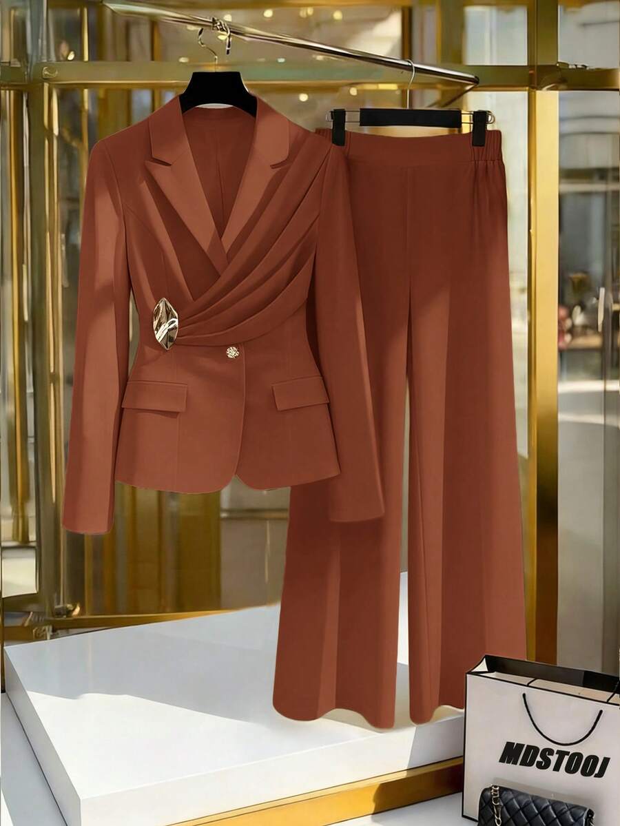 GlowEve Setelan 2 Potong Wanita Terbaru Musim Semi Warna Kuning Elegan untuk Komuter dengan Potongan Pinggang Ramping dan Desain Kancing Dekoratif - Coffee Brown - View 1