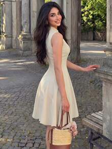 NOVVYNE 女士杏色梭织无袖V领金属扣腰A字优雅浪漫连衣裙，春夏款 - 杏色 - 查看 8
