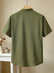 Manfinity Homme Camisa casual de manga corta con cuello alto, botones delanteros y unicolor, para verano - Verde militar - Ver 2