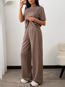 SHEIN سلسلة الملمس الناعم المضلع، طقم نسائي من مزيج القطن يتضمن تي شيرت بأكمام قصيرة فضفاض، بنطال واسع الساق بخصر عالي، ملابس منزلية صيفية كاجوال - قهوة بني - مشاهدة 5