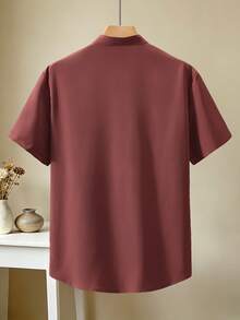 Manfinity Homme Men's Solid Color Single-Breasted Casual Short Sleeve Shirt - Redwood - View 2