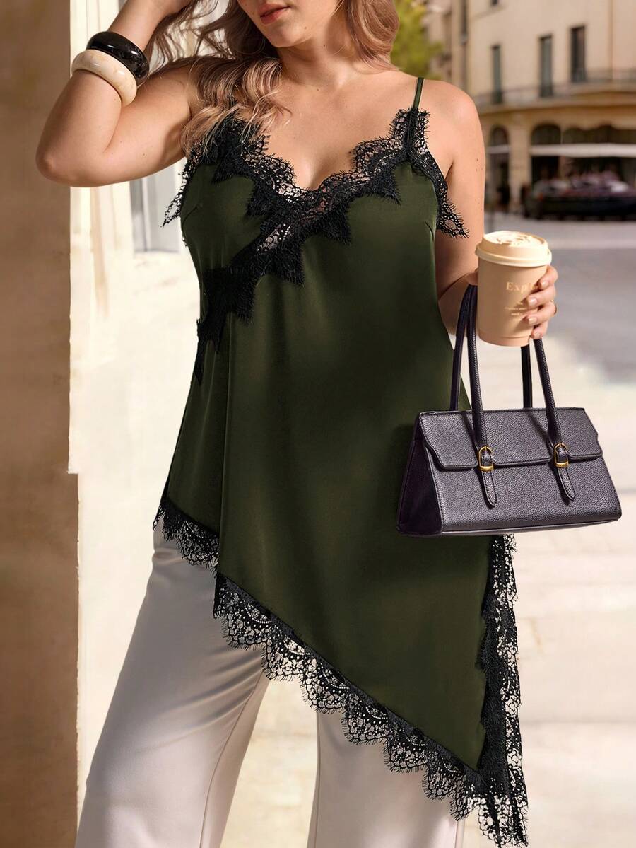 Elegantrix Kamisol Wanita Ukuran Besar Gaya Urban Kasual dengan Hiasan Renda Asimetris di Bagian Bawah, Leher V, dan Patchwork Warna Polos - Hitam - View 1