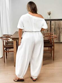 SHEIN CURVE+ 白色夏季休閒時尚派對度假大尺碼連身褲，女款波希米亞風單肩輕量連身褲，適合音樂節、海灘與早午餐 - 白色 - 查看 2