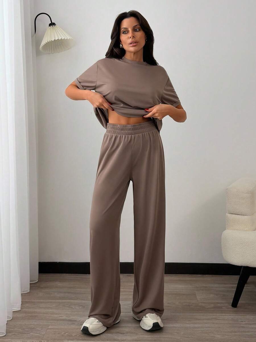 SHEIN سلسلة الملمس الناعم المضلع، طقم نسائي من مزيج القطن يتضمن تي شيرت بأكمام قصيرة فضفاض، بنطال واسع الساق بخصر عالي، ملابس منزلية صيفية كاجوال