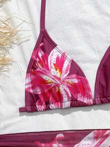SHEIN Bộ đồ bơi ba mảnh cho bé gái tuổi teen, in họa tiết hoa ly đỏ rượu vang, cổ yếm, xẻ tà, kèm váy lưới, thích hợp cho mùa hè. Đồ bơi mới, thân thiện với da, nhanh khô, thiết kế cổ yếm điều chỉnh được, cạp cao, ôm sát hông, thời trang đi biển, hồ bơi, công viên nước, phong cách thanh lịch, trang phục mùa hè thiết yếu cho bé gái. Đồ bơi hai mảnh cho tuổi teen, bikini in hoa kèm váy sarong, trang phục đi thuyền, đồ bơi hai mảnh cho bé gái. - Màu tím - Xem 3
