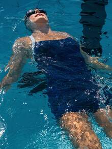 Swim Nautrix 女士露背挂脖连体泳衣 - 藍白色 - 查看 7