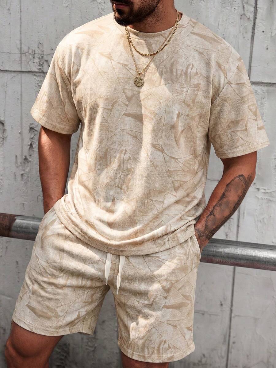 Manfinity CasualCool 男士几何印花短袖T恤和短裤休闲套装 - 咖啡棕 - 查看 1