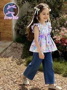 SHEIN Vintaside Kids 女童春夏新款休闲时尚衬衫套装，可爱兔子数码印花图案，正面饰有黄色3D蝴蝶结，无袖荷叶边领衬衫搭配黄色3D蝴蝶结，蓝色休闲牛仔裤，两件套，适合日常、上学、外出、度假等场合穿着，可爱活泼，舒适百搭。女童衬衫，女童夏季套装，女童春季服装，女童套装，儿童女童服装，夏季穿搭。 - 紫色 - 查看 5