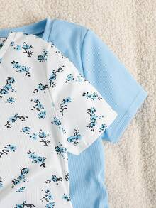 SHEIN 2pcs/Set Tween Girls Cute Vacation Outfit,White And Blue Floral,Summer Ditsy Floral Side Ruched Bow Fitted Short Sleeve T-Shirt Dress & Ribbed Knit - Blue - View 3