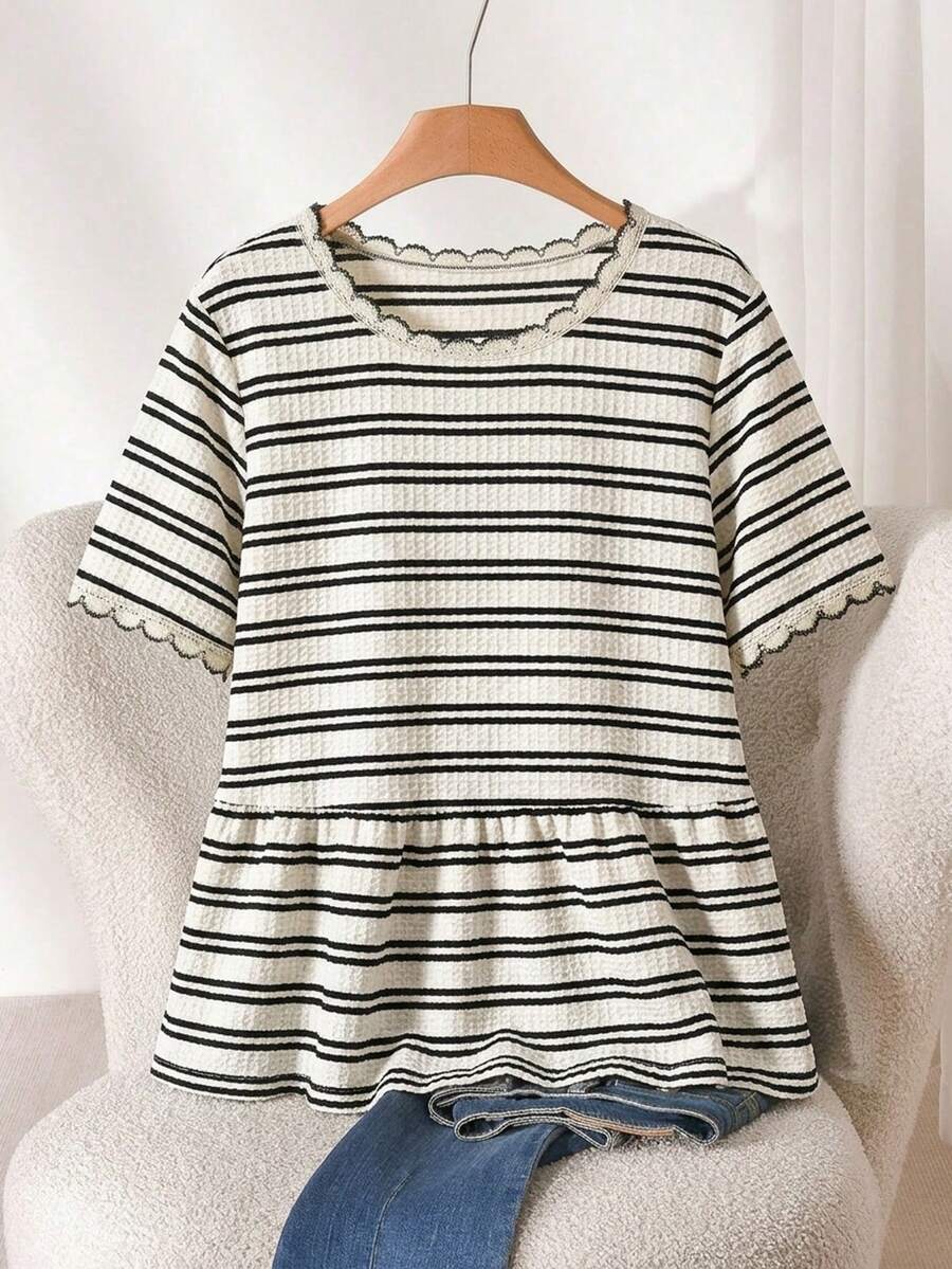 SHEIN Cosyjoi Áo nữ cỡ lớn kẻ sọc tay ngắn dáng rộng, trang phục thường ngày, áo mặc đi chơi. - Đen và trắng - Xem 1