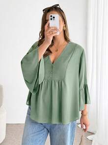 SHEIN Essnce 大码女装春夏时尚休闲宽松舒适清爽日常百搭显瘦黑色V领荷叶边衬衫，夏季穿搭，女士衬衫，外出上衣 - 薄荷綠 - 查看 4
