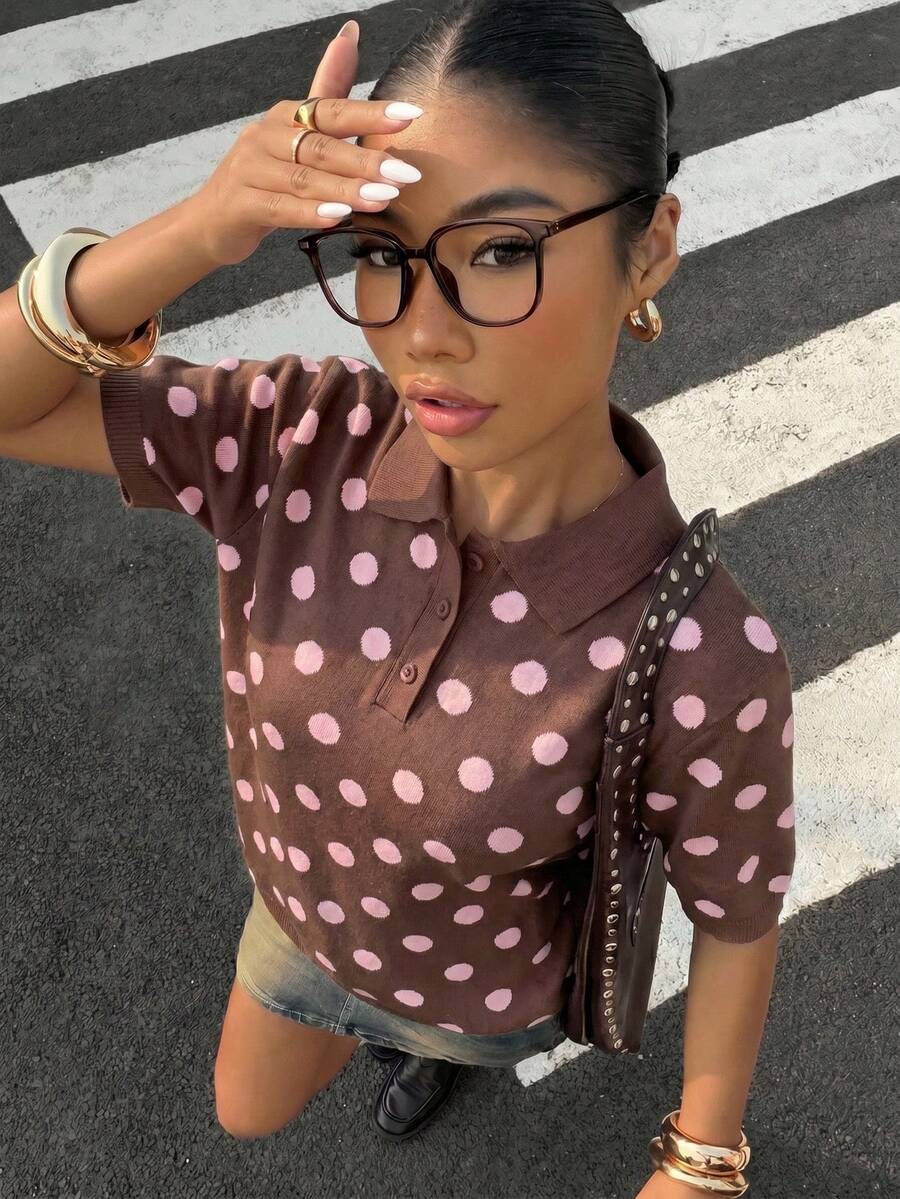 Muchica 女士休闲粉色波点 Polo 领短袖针织衫，春假穿搭，女士户外衬衫，可爱学院风上衣，可爱短袖波点衬衫，波点上衣，波点衬衫 - 彩色 - 查看 1