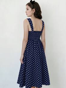 SHEIN Đầm chấm bi cổ điển cho bé gái, chất liệu vải mềm mại (cổ vuông tay phồng eo + dây đeo eo + nền xanh dương họa tiết chấm bi trắng), phù hợp cho nhiều mùa, họa tiết chấm bi cổ điển kết hợp với kiểu dáng retro cho mặc hàng ngày/hẹn hò, chân váy rộng dễ phối đồ, tạo nên vẻ ngoài dịu dàng, nữ tính cổ điển. - Màu xanh hải quân - Xem 2