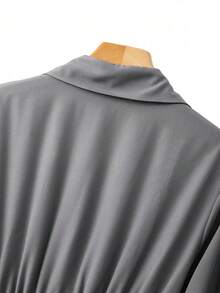 GlowEve CURVE Đầm chữ A tay đèn lồng ve áo màu trơn cỡ lớn dành cho nữ, thắt nút, xếp ly eo - Xám - Xem 5