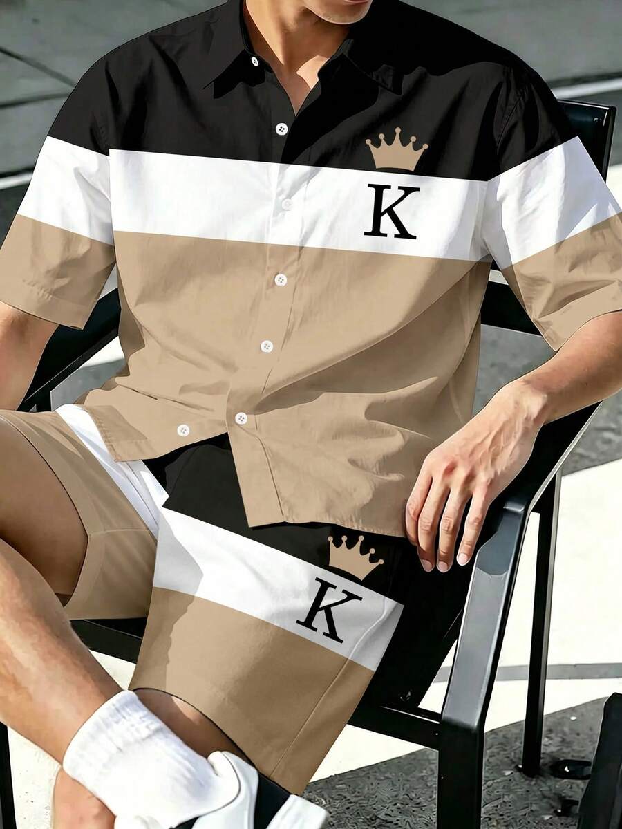 Manfinity Homme Ensemble chemise à manches courtes et short décontracté pour homme, avec boutons devant, imprimé lettres et couronne en couleurs contrastées, pour l'été - Multicolore - Voir 1